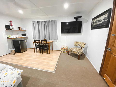 Warrego Hotel Motel Cunnamulla - Hobart Tourism 3