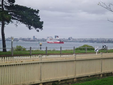 Waterfront Quiet Stay Off Geelong & Avalon Airport - Hobart Tourism 0