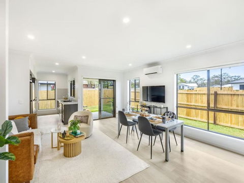 Well-decorated 5BR Family Home - Hobart Tourism 1