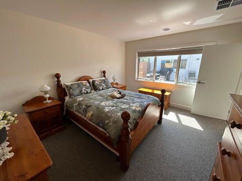 White On Wright - Tourism TAS 1