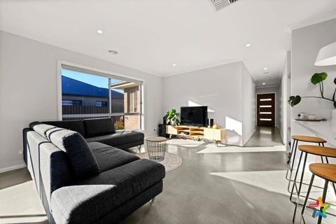Wodonga Riverside Stay - Hobart Tourism 0