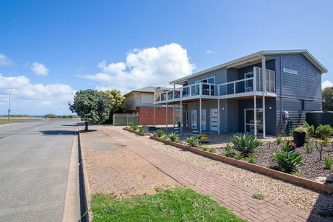 Xanadu - Aldinga Beach - C21 SouthCoast Holidays - Tourism TAS 1
