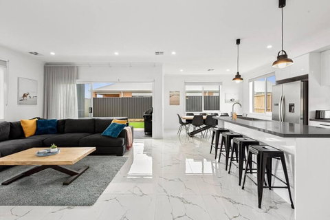 Amazing Family Home Opposite A Park & Sleeps 10 - Tourism TAS 1