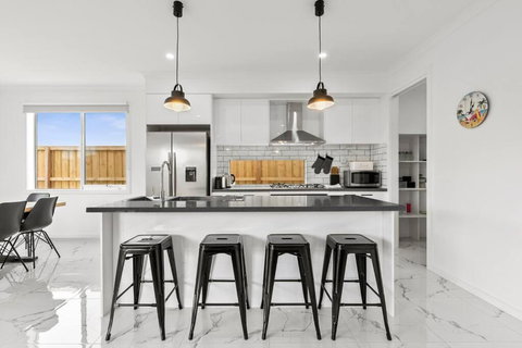 Amazing Family Home Opposite A Park & Sleeps 10 - Tourism TAS 3