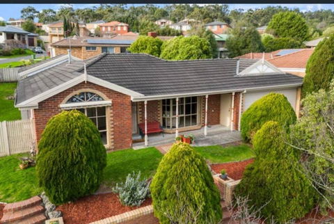 Family Retreat - Narre Warren - Hobart Tourism 0