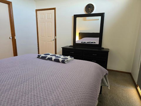 Family Retreat - Narre Warren - Hobart Tourism 3