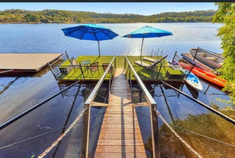 Rumah Surgah On Lake Bennett - Hobart Tourism 0