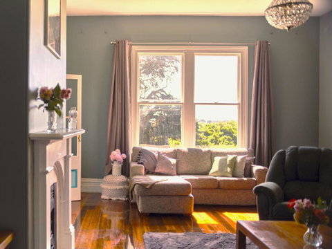 Yambaco0na House - Hobart Tourism 3