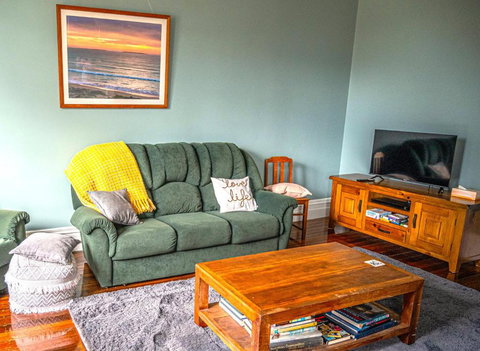 Yambaco0na House - Hobart Tourism 2