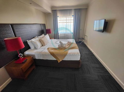 ZEN88 ESPLANADE: 1-BR Top Floor Ocean View Suite - Tourism TAS 1