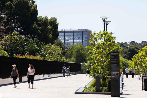 Adelaide 90-Minute Pedicab Tour: Scenic Green & River Experience - Tourism TAS 4